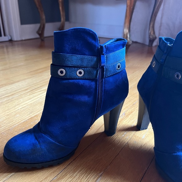 Blue buckled heeled booties - Picture 3 of 3